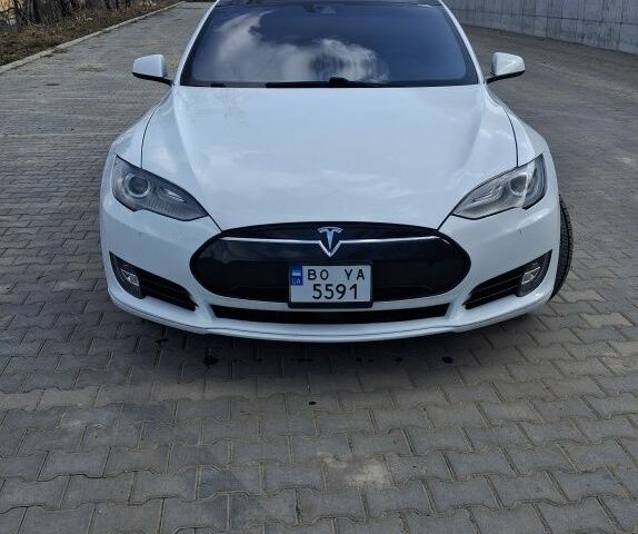 Белый Тесла Модель С, объемом двигателя 0 л и пробегом 206 тыс. км за 14500 $, фото 1 на Automoto.ua