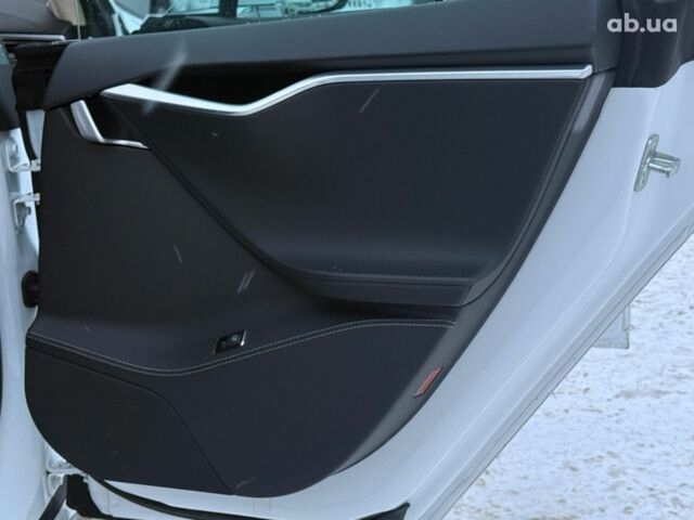 Білий Тесла Модель С, об'ємом двигуна 0 л та пробігом 130 тис. км за 17990 $, фото 12 на Automoto.ua