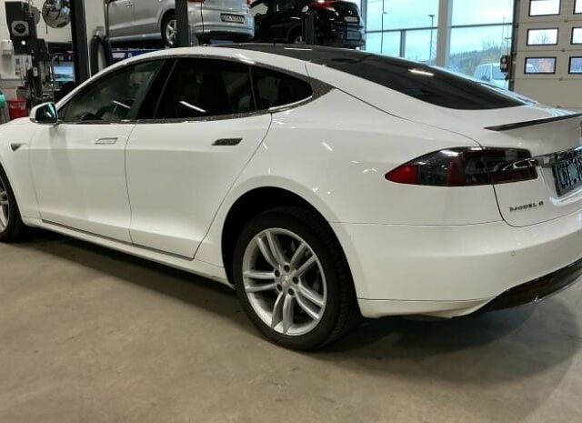 Білий Тесла Модель С, об'ємом двигуна 0 л та пробігом 121 тис. км за 13100 $, фото 2 на Automoto.ua