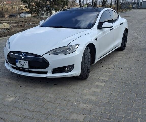 Белый Тесла Модель С, объемом двигателя 0 л и пробегом 206 тыс. км за 14500 $, фото 2 на Automoto.ua
