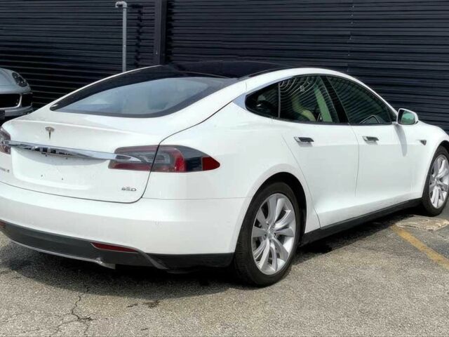 Белый Тесла Модель С, объемом двигателя 0 л и пробегом 79 тыс. км за 4500 $, фото 3 на Automoto.ua