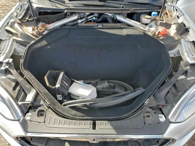 Білий Тесла Модель С, об'ємом двигуна 0 л та пробігом 151 тис. км за 2100 $, фото 10 на Automoto.ua