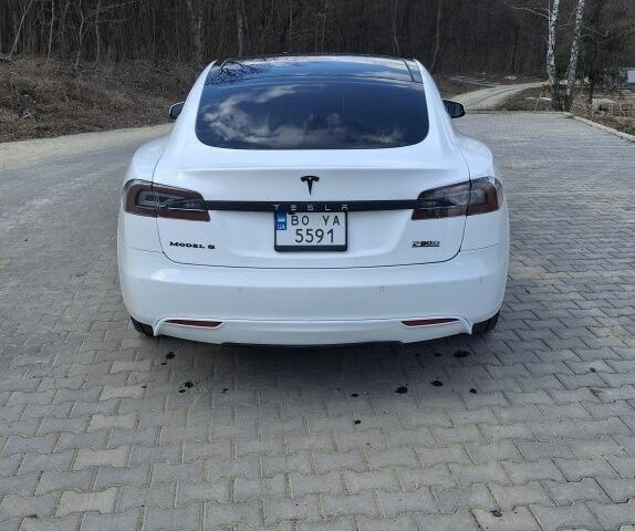 Белый Тесла Модель С, объемом двигателя 0 л и пробегом 206 тыс. км за 14500 $, фото 5 на Automoto.ua