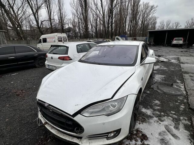 Белый Тесла Модель С, объемом двигателя 0 л и пробегом 120 тыс. км за 6300 $, фото 1 на Automoto.ua