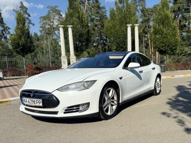 Белый Тесла Модель С, объемом двигателя 0 л и пробегом 243 тыс. км за 13200 $, фото 2 на Automoto.ua