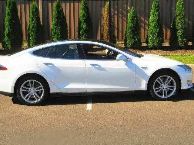 Белый Тесла Модель С, объемом двигателя 0 л и пробегом 110 тыс. км за 5000 $, фото 3 на Automoto.ua