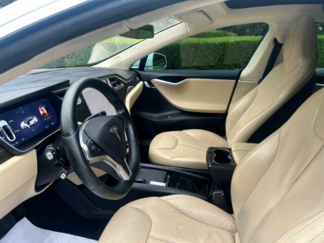 Білий Тесла Модель С, об'ємом двигуна 0 л та пробігом 96 тис. км за 8000 $, фото 8 на Automoto.ua