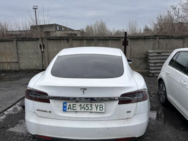 Белый Тесла Модель С, объемом двигателя 0 л и пробегом 120 тыс. км за 6300 $, фото 3 на Automoto.ua