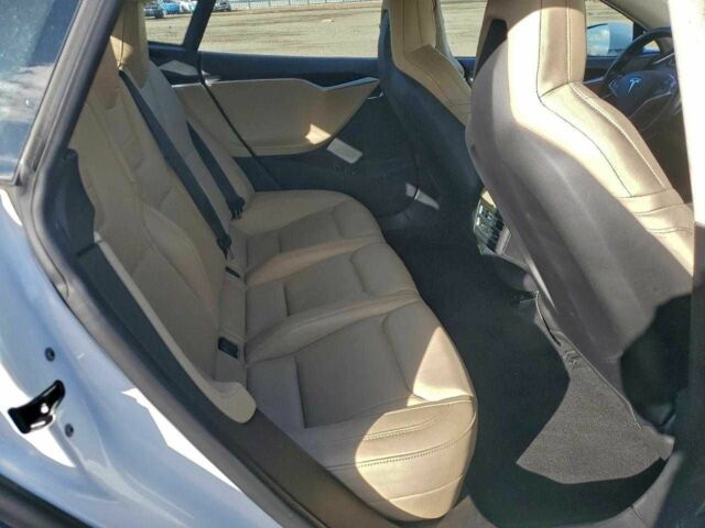 Білий Тесла Модель С, об'ємом двигуна 0 л та пробігом 151 тис. км за 2100 $, фото 9 на Automoto.ua