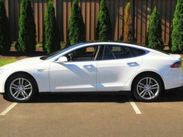 Белый Тесла Модель С, объемом двигателя 0 л и пробегом 110 тыс. км за 5000 $, фото 2 на Automoto.ua