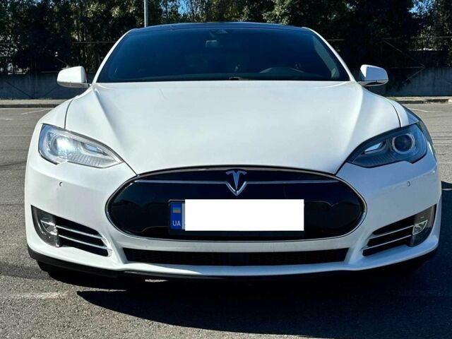 Тесла Модель С 2015 у Києві на Automoto.ua Білий Тесла Модель С, об'ємом двигуна 0 л та пробігом 132 тис. км за 13500 $, фото 2 на Automoto.ua