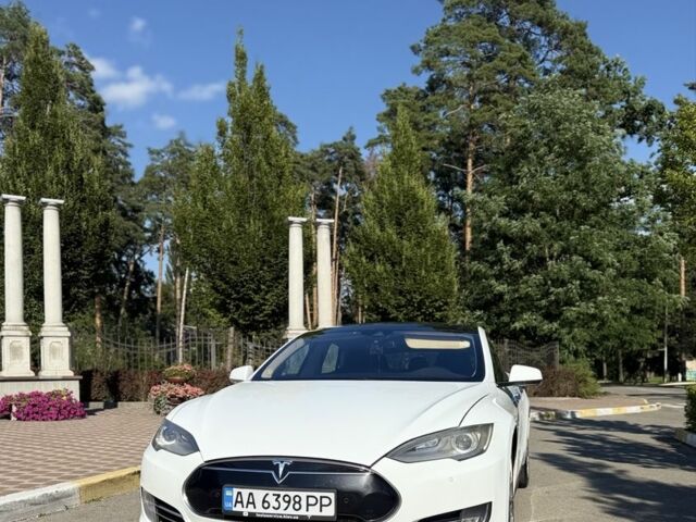 Белый Тесла Модель С, объемом двигателя 0 л и пробегом 243 тыс. км за 13200 $, фото 3 на Automoto.ua