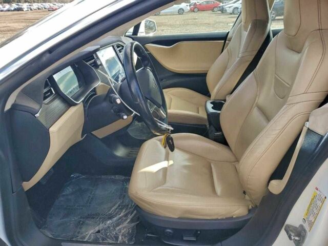 Білий Тесла Модель С, об'ємом двигуна 0 л та пробігом 151 тис. км за 2100 $, фото 6 на Automoto.ua