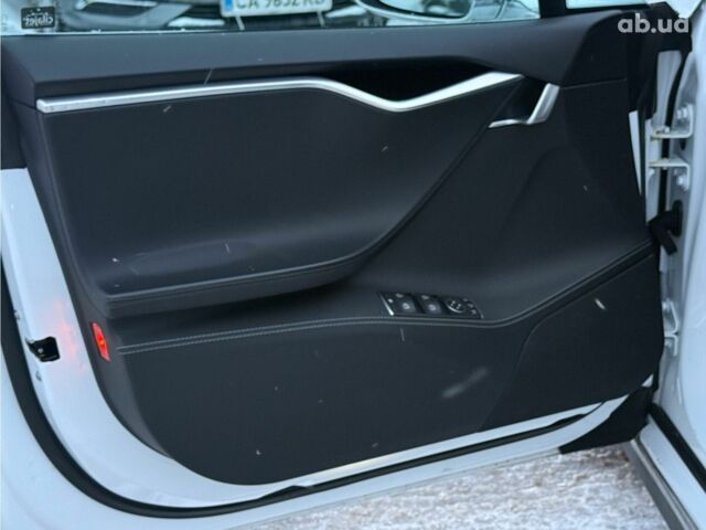 Білий Тесла Модель С, об'ємом двигуна 0 л та пробігом 130 тис. км за 17990 $, фото 15 на Automoto.ua