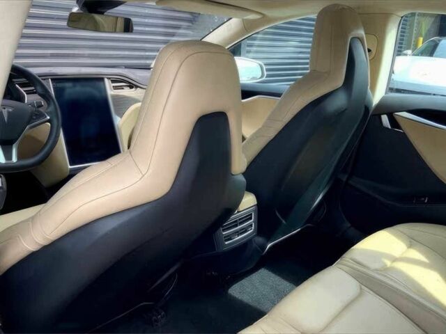 Белый Тесла Модель С, объемом двигателя 0 л и пробегом 79 тыс. км за 4500 $, фото 9 на Automoto.ua