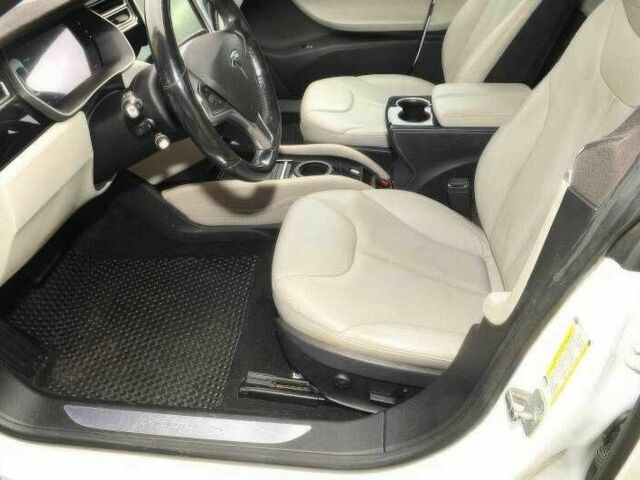 Белый Тесла Модель С, объемом двигателя 0 л и пробегом 110 тыс. км за 5000 $, фото 9 на Automoto.ua