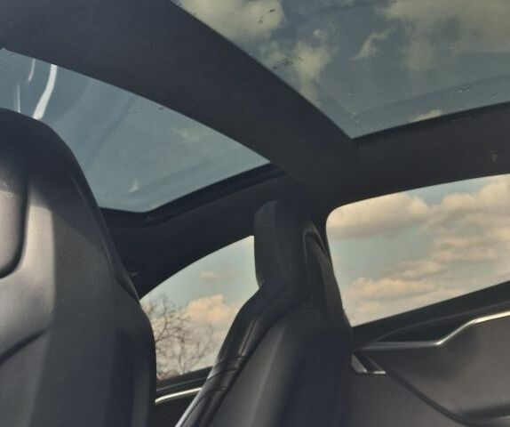 Белый Тесла Модель С, объемом двигателя 0 л и пробегом 206 тыс. км за 14500 $, фото 23 на Automoto.ua