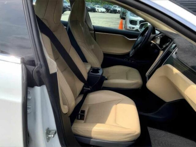 Белый Тесла Модель С, объемом двигателя 0 л и пробегом 79 тыс. км за 4500 $, фото 7 на Automoto.ua