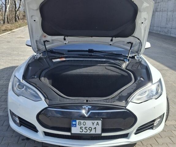 Белый Тесла Модель С, объемом двигателя 0 л и пробегом 206 тыс. км за 14500 $, фото 18 на Automoto.ua
