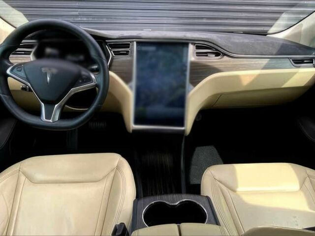 Белый Тесла Модель С, объемом двигателя 0 л и пробегом 79 тыс. км за 4500 $, фото 6 на Automoto.ua