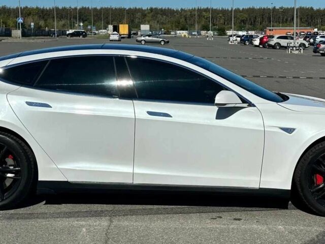 Тесла Модель С 2015 у Києві на Automoto.ua Білий Тесла Модель С, об'ємом двигуна 0 л та пробігом 132 тис. км за 13500 $, фото 3 на Automoto.ua