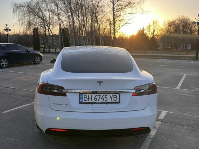 Белый Тесла Модель С, объемом двигателя 0 л и пробегом 62 тыс. км за 15999 $, фото 3 на Automoto.ua