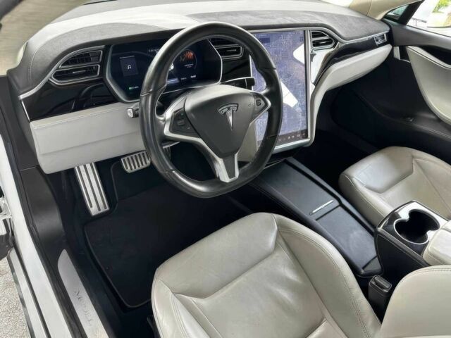 Белый Тесла Модель С, объемом двигателя 0 л и пробегом 120 тыс. км за 6400 $, фото 11 на Automoto.ua