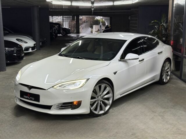 Білий Тесла Модель С, об'ємом двигуна 0 л та пробігом 61 тис. км за 15500 $, фото 4 на Automoto.ua