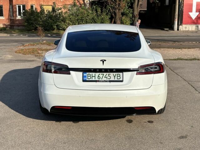 Белый Тесла Модель С, объемом двигателя 0 л и пробегом 69 тыс. км за 18004 $, фото 3 на Automoto.ua