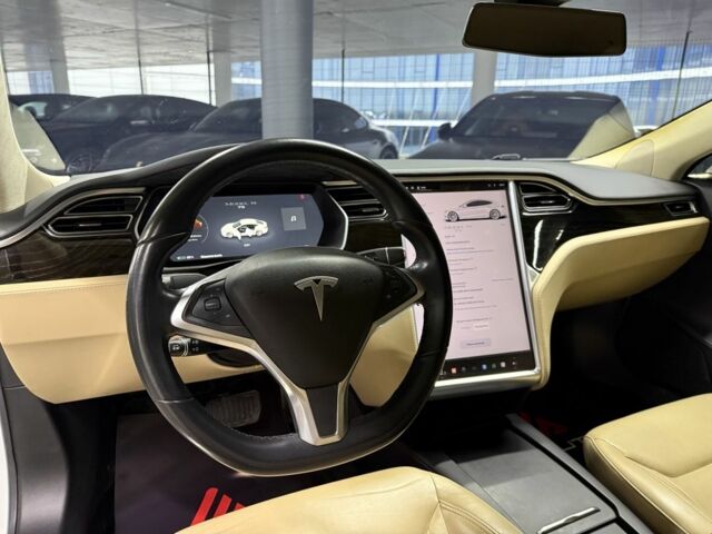 Білий Тесла Модель С, об'ємом двигуна 0 л та пробігом 61 тис. км за 15500 $, фото 21 на Automoto.ua