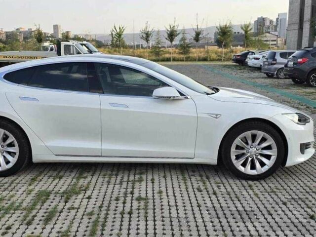 Белый Тесла Модель С, объемом двигателя 0 л и пробегом 70 тыс. км за 14800 $, фото 1 на Automoto.ua