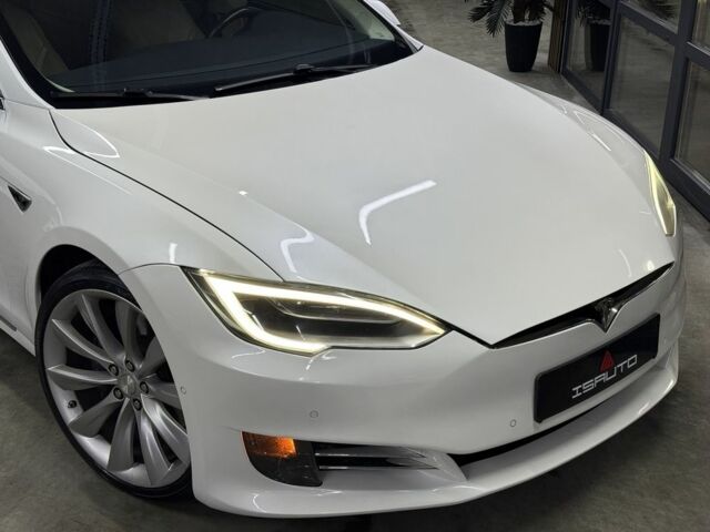 Білий Тесла Модель С, об'ємом двигуна 0 л та пробігом 61 тис. км за 15500 $, фото 1 на Automoto.ua