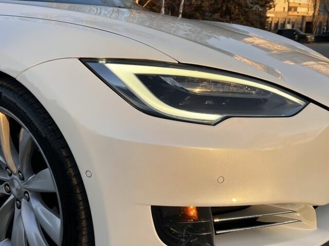 Белый Тесла Модель С, объемом двигателя 0 л и пробегом 62 тыс. км за 15999 $, фото 6 на Automoto.ua