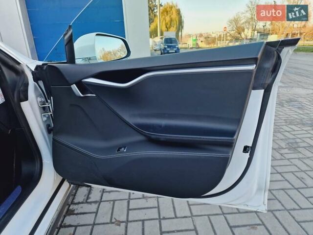 Белый Тесла Модель С, объемом двигателя 0 л и пробегом 119 тыс. км за 23999 $, фото 90 на Automoto.ua