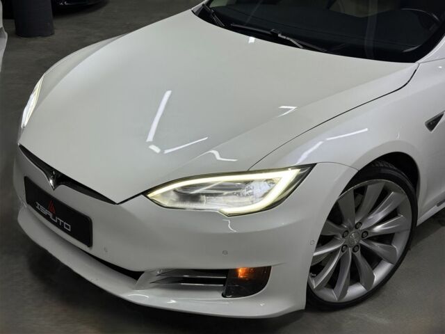 Білий Тесла Модель С, об'ємом двигуна 0 л та пробігом 61 тис. км за 15500 $, фото 5 на Automoto.ua