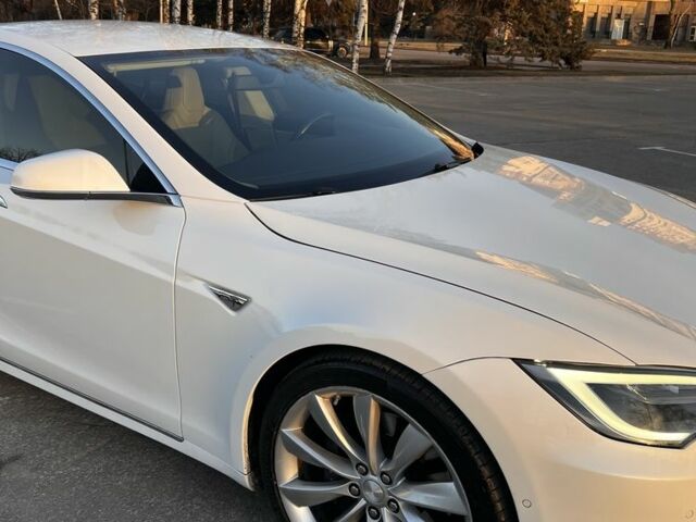 Белый Тесла Модель С, объемом двигателя 0 л и пробегом 62 тыс. км за 15999 $, фото 7 на Automoto.ua