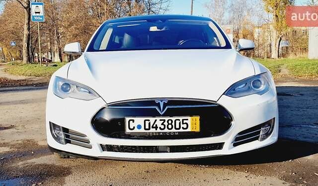 Белый Тесла Модель С, объемом двигателя 0 л и пробегом 119 тыс. км за 23999 $, фото 45 на Automoto.ua