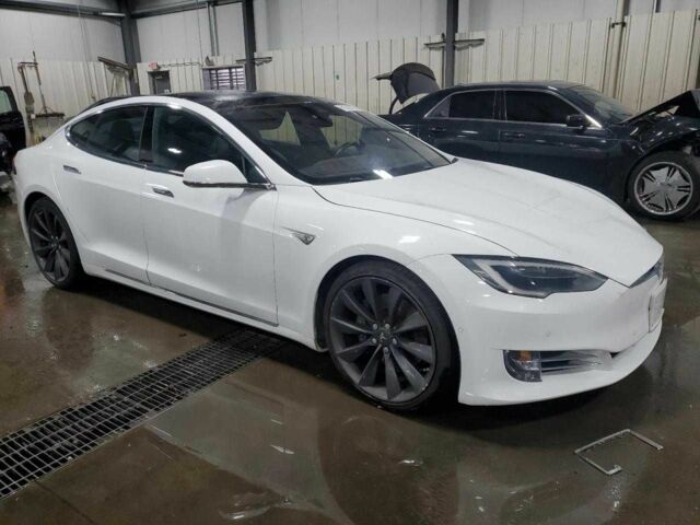 Белый Тесла Модель С, объемом двигателя 0 л и пробегом 75 тыс. км за 5200 $, фото 3 на Automoto.ua