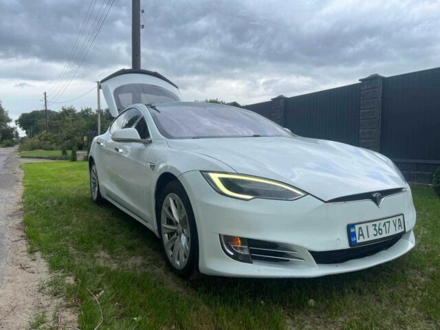 Белый Тесла Модель С, объемом двигателя 0 л и пробегом 240 тыс. км за 15500 $, фото 2 на Automoto.ua