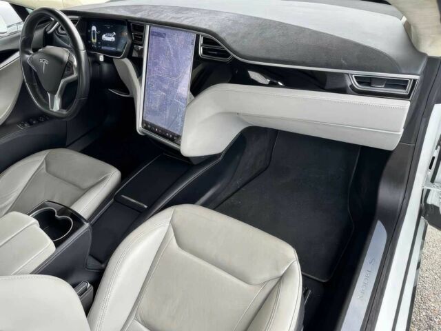 Белый Тесла Модель С, объемом двигателя 0 л и пробегом 120 тыс. км за 6400 $, фото 9 на Automoto.ua