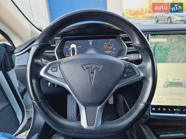 Белый Тесла Модель С, объемом двигателя 0 л и пробегом 119 тыс. км за 23999 $, фото 85 на Automoto.ua