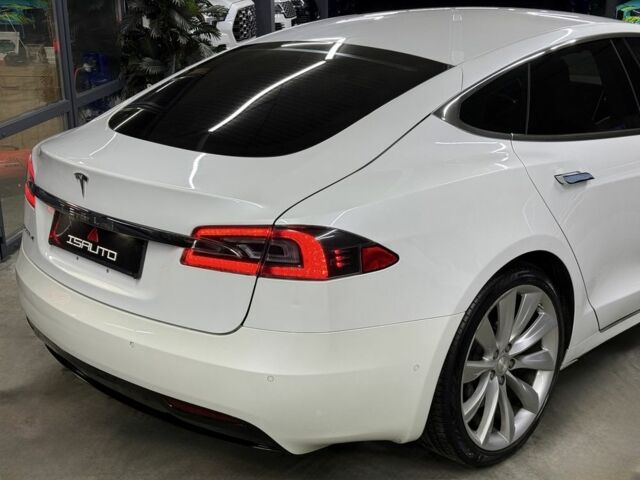 Білий Тесла Модель С, об'ємом двигуна 0 л та пробігом 61 тис. км за 15500 $, фото 9 на Automoto.ua