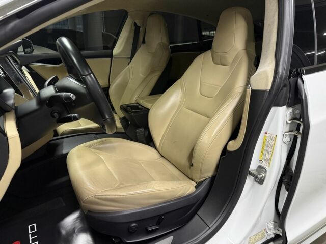 Білий Тесла Модель С, об'ємом двигуна 0 л та пробігом 61 тис. км за 15500 $, фото 16 на Automoto.ua