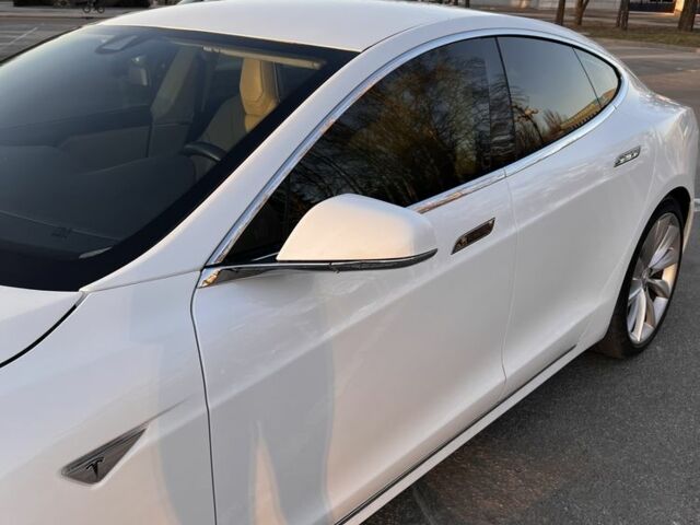 Белый Тесла Модель С, объемом двигателя 0 л и пробегом 62 тыс. км за 15999 $, фото 5 на Automoto.ua
