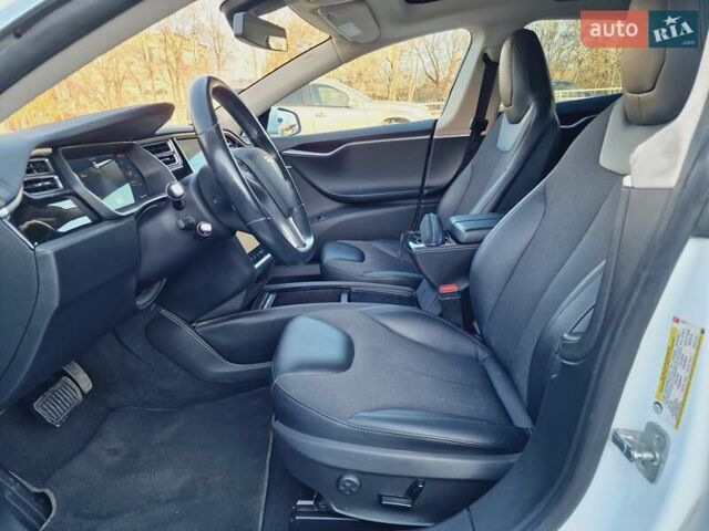 Белый Тесла Модель С, объемом двигателя 0 л и пробегом 119 тыс. км за 23999 $, фото 5 на Automoto.ua