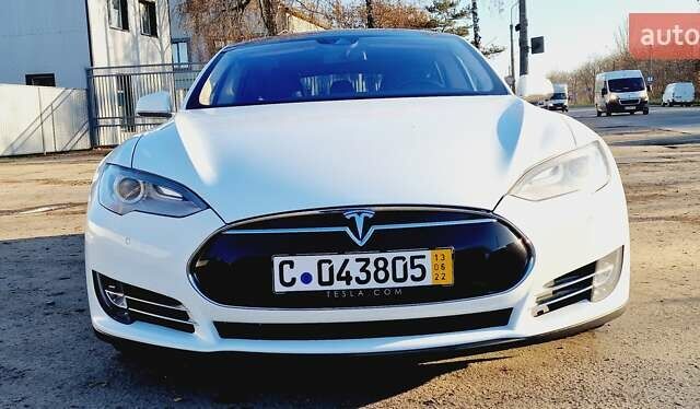 Белый Тесла Модель С, объемом двигателя 0 л и пробегом 119 тыс. км за 23999 $, фото 25 на Automoto.ua