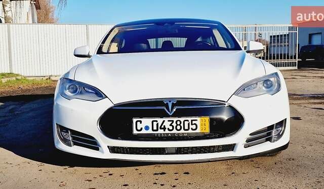 Белый Тесла Модель С, объемом двигателя 0 л и пробегом 119 тыс. км за 23999 $, фото 48 на Automoto.ua