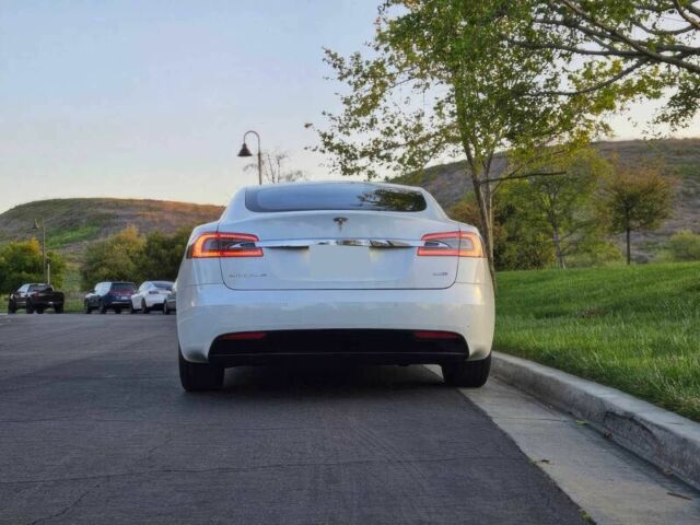 Тесла Модель С 2017 в Киеве на Automoto.ua Белый Тесла Модель С, объемом двигателя 0 л и пробегом 54 тыс. км за 11000 $, фото 6 на Automoto.ua