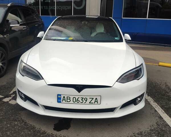 Белый Тесла Модель С, объемом двигателя 0 л и пробегом 81 тыс. км за 32900 $, фото 4 на Automoto.ua