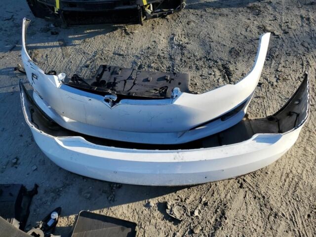 Белый Тесла Модель С, объемом двигателя 0 л и пробегом 136 тыс. км за 10000 $, фото 6 на Automoto.ua